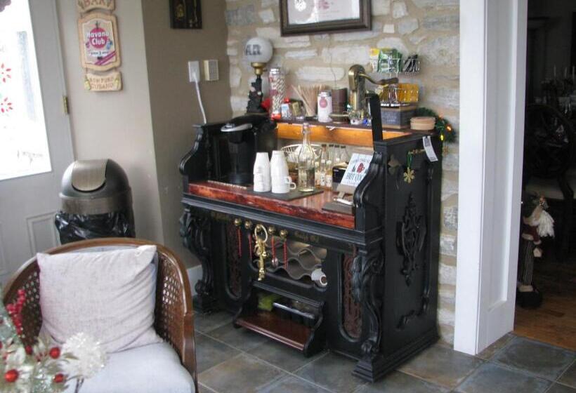 Clyde Hall Bed And Breakfast