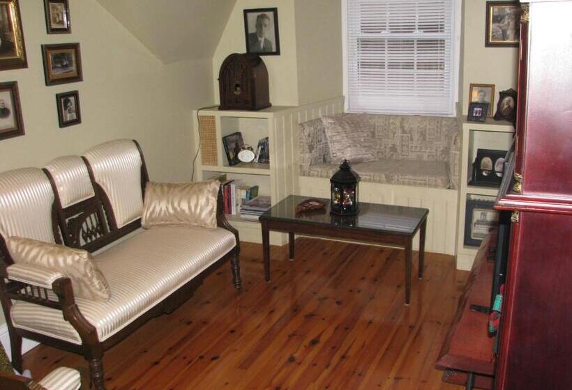Clyde Hall Bed And Breakfast