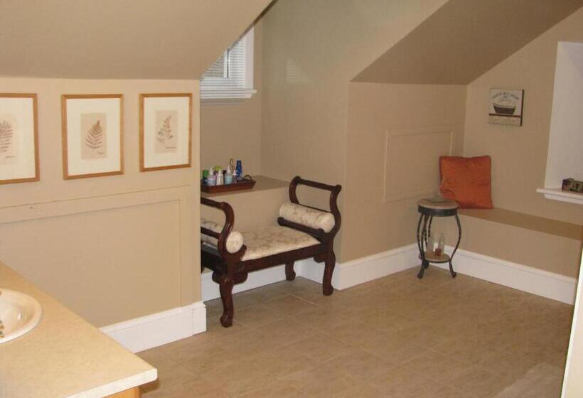 Clyde Hall Bed And Breakfast