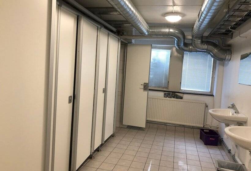 Hållsta Home Vandrarhem   Hostel