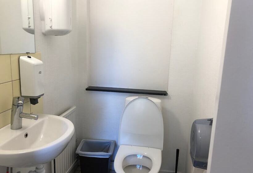 Hållsta Home Vandrarhem   Hostel