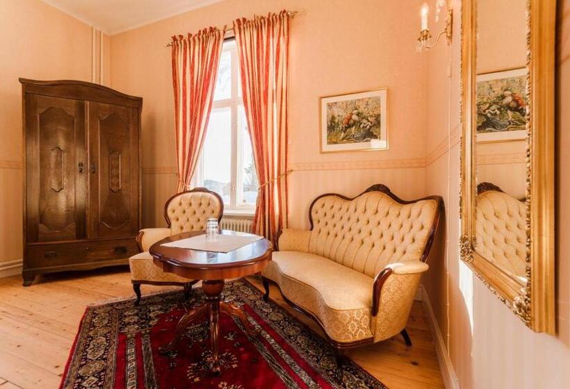 여관 Melderstein Herrgård