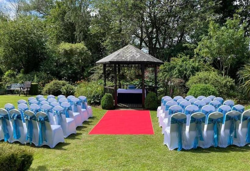 Отель Hemswell Court