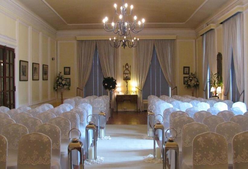 Отель Hemswell Court