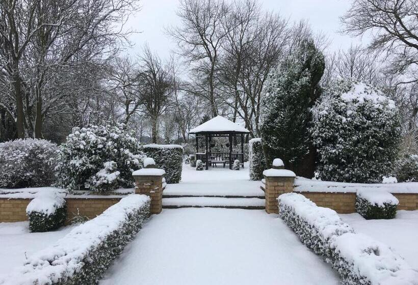 Отель Hemswell Court