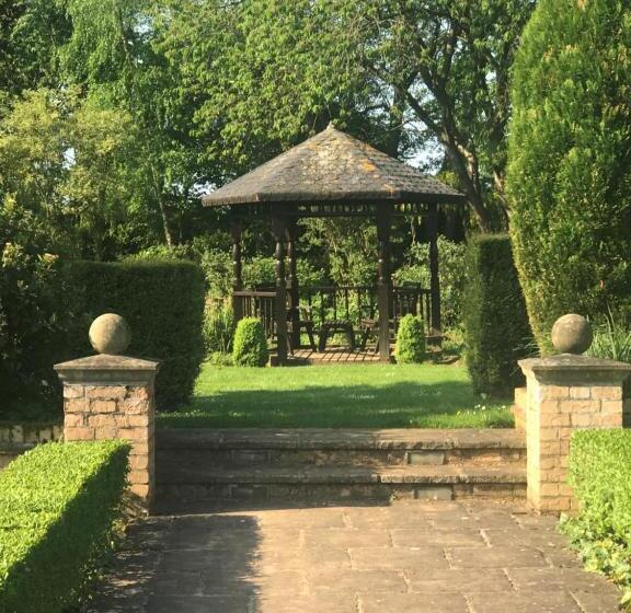 Отель Hemswell Court