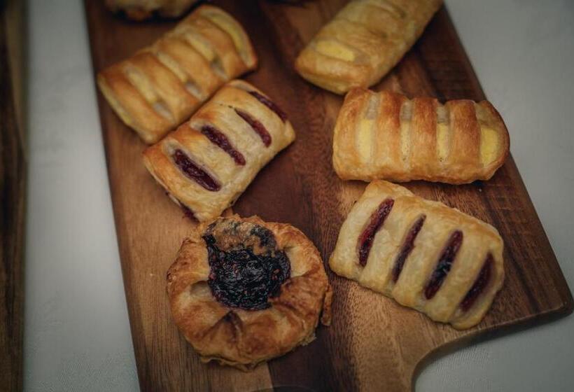 Отель Hemswell Court