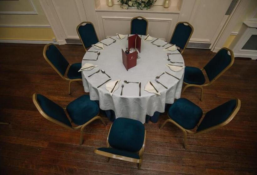 Отель Hemswell Court