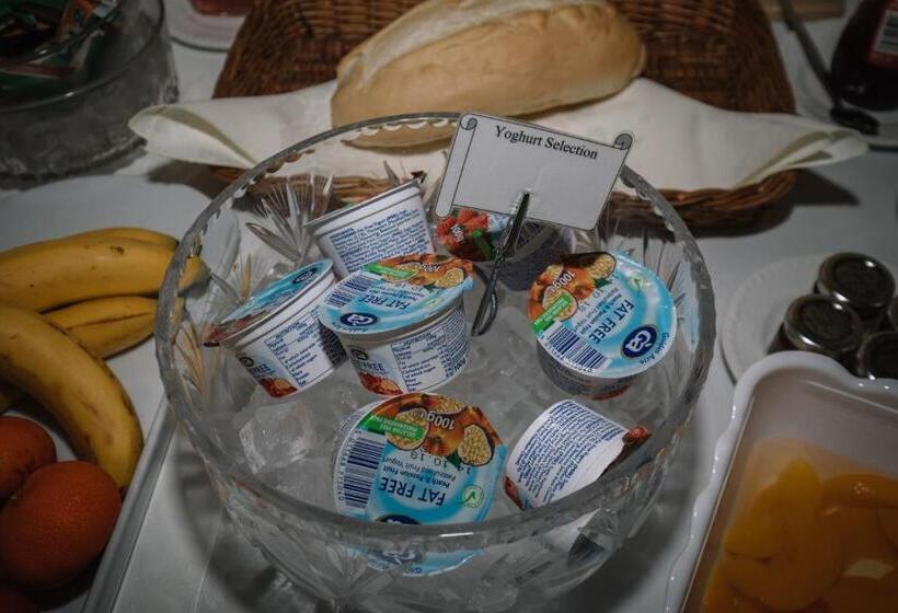 Отель Hemswell Court