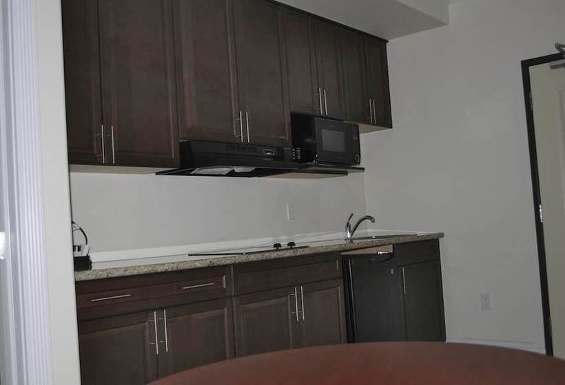 فندق Nova Inn Wabasca