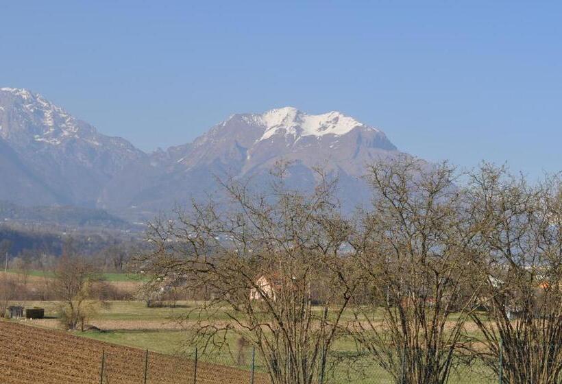 בית מלון כפרי Piol