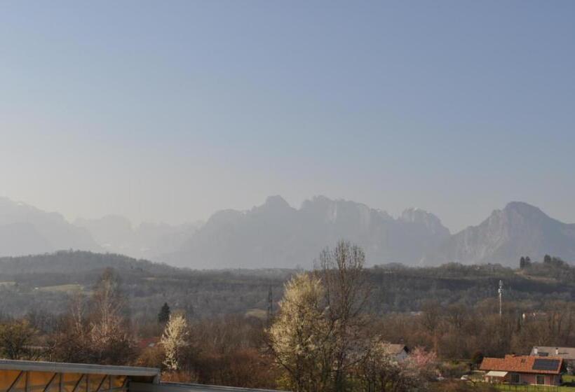 בית מלון כפרי Piol