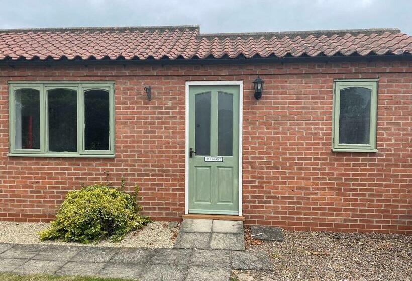 Отель Square And Compass