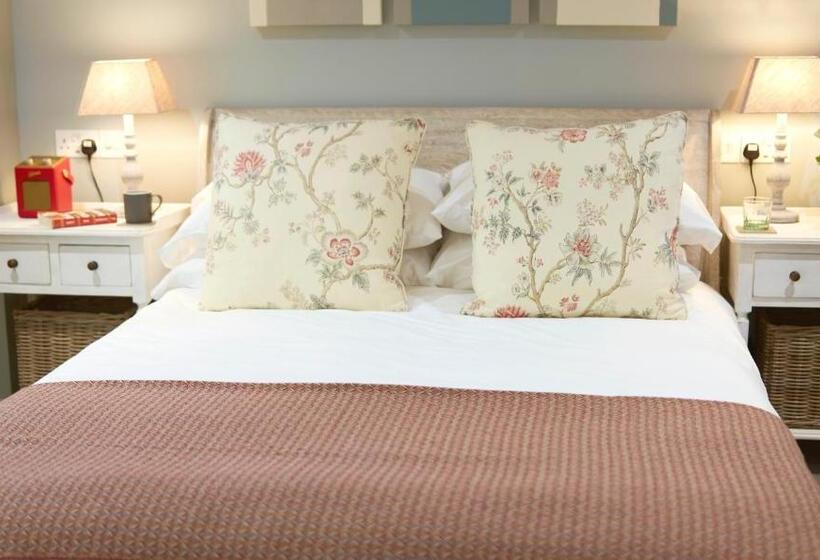 בית מלון כפרי The Three Hills