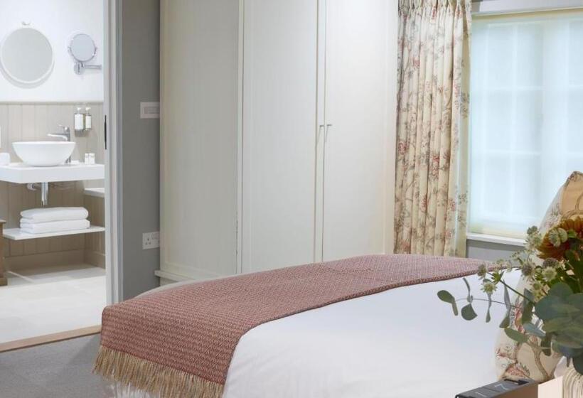 בית מלון כפרי The Three Hills