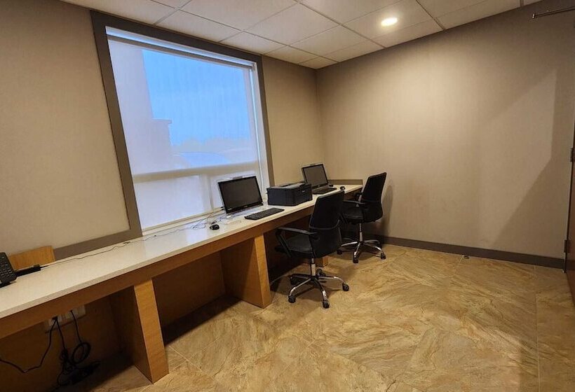 فندق Wabasca Inn