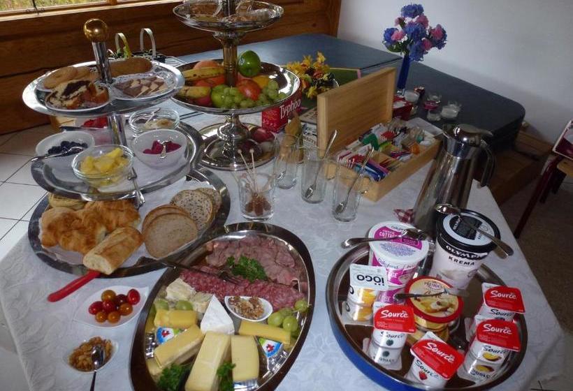 Little Black Bear Lodge/b&b