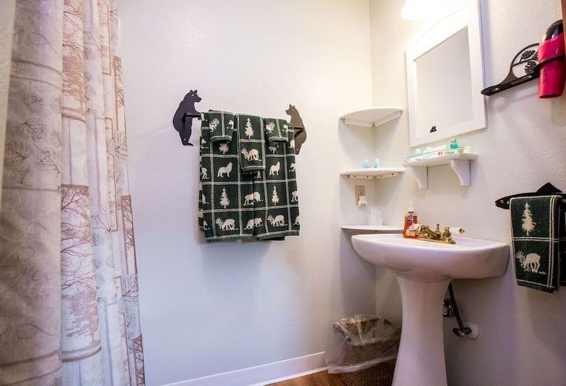 فندق على الطريق Homestead Cabin Resort