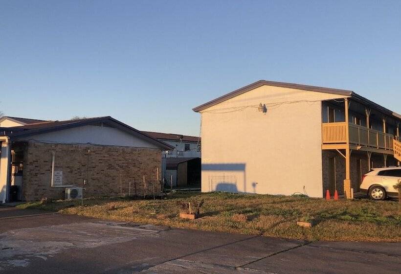 汽车旅馆  Lake Country Inn