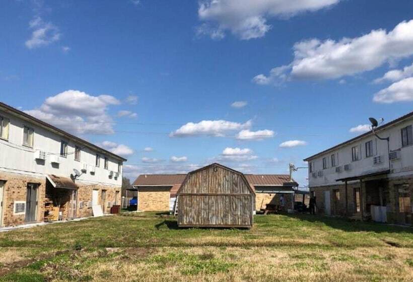 汽车旅馆  Lake Country Inn