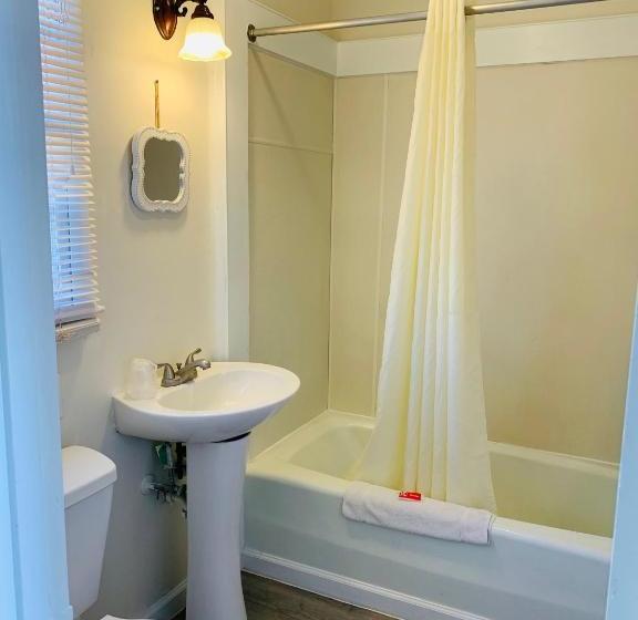 汽车旅馆 The Beacon