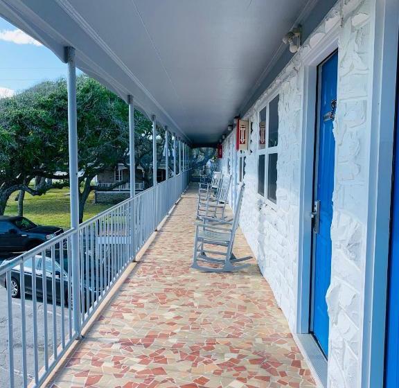 汽车旅馆 The Beacon