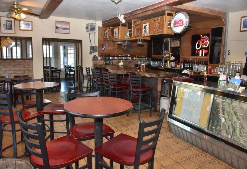 Panamint Springs Motel & Tents