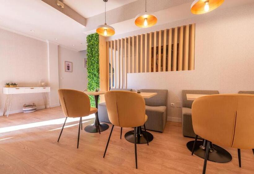 بنسيون Hostal Devesas