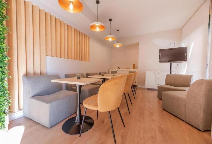 بنسيون Hostal Devesas