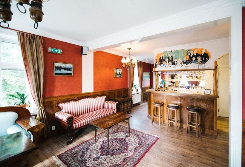 بنسيون Urshult Hotell