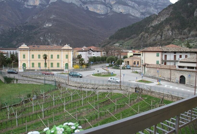 펜션 Vignola Rooms Avio