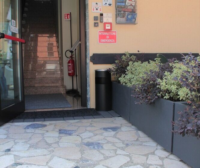 펜션 Vignola Rooms Avio