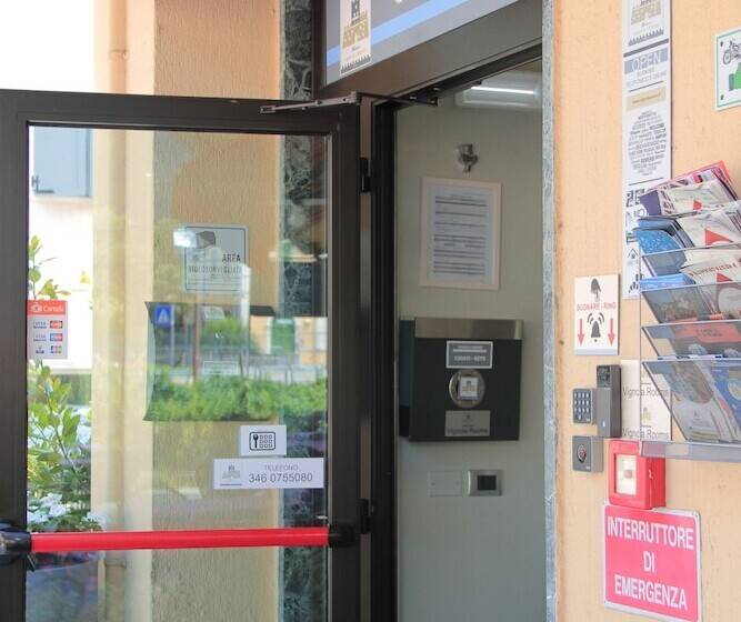 펜션 Vignola Rooms Avio