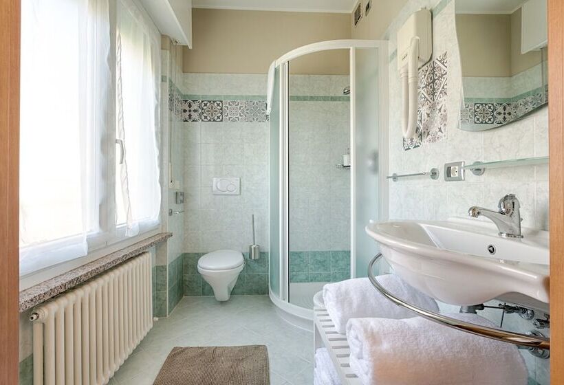 펜션 Vignola Rooms Avio