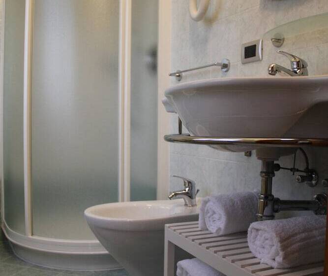 펜션 Vignola Rooms Avio