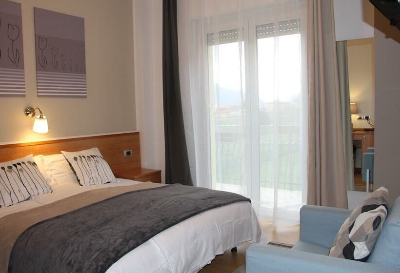 펜션 Vignola Rooms Avio