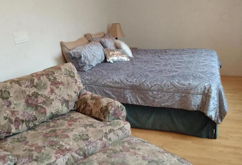 Shady Brook Inn Village/resort