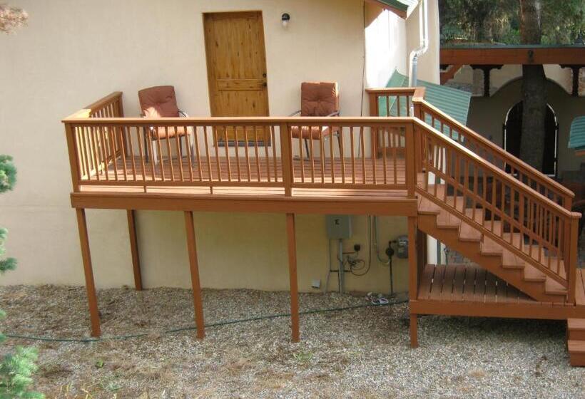 Shady Brook Inn Village/resort