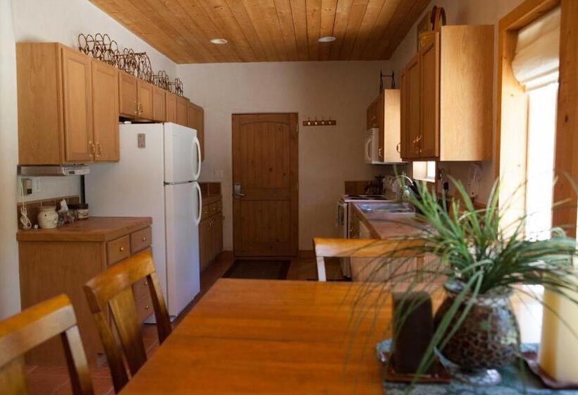 Shady Brook Inn Village/resort