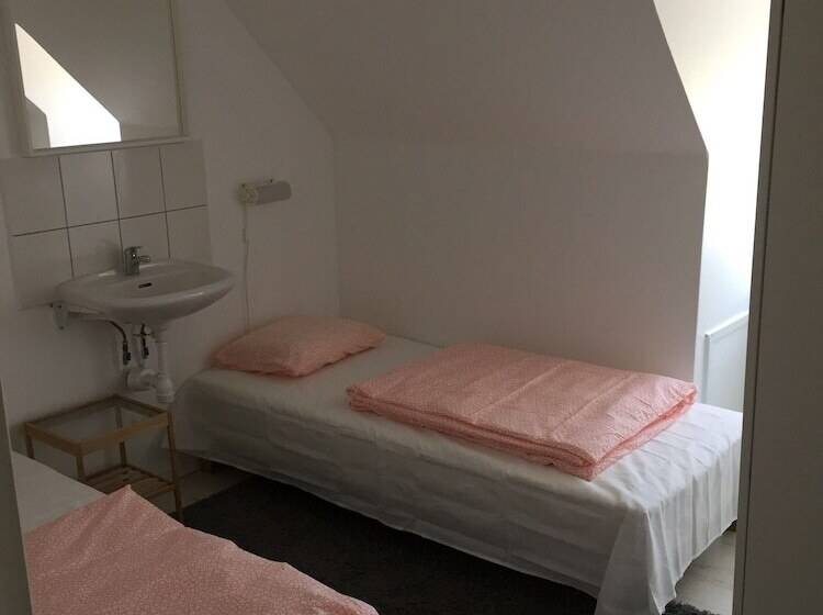 Tomasdal Vandrarhem Hostel