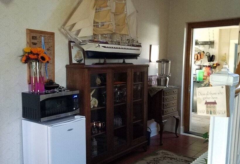 Yale Manor B&b & Yurt Glamping