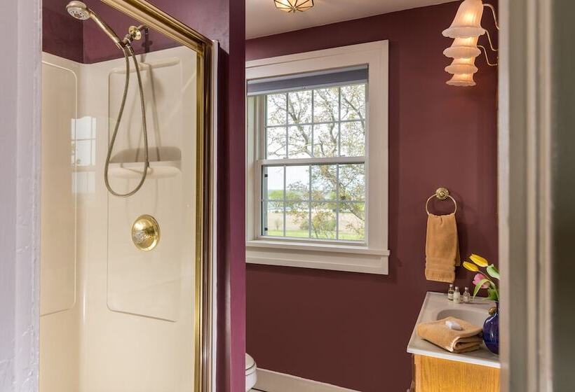 Yale Manor B&b & Yurt Glamping