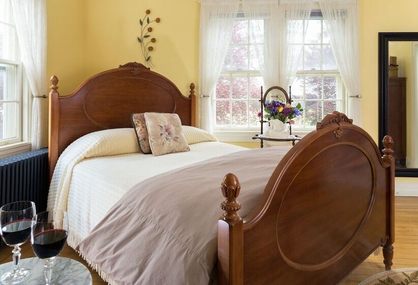 Yale Manor B&b & Yurt Glamping