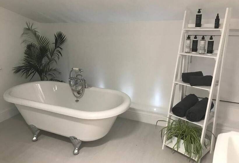 Ye Olde Saddlery B&b