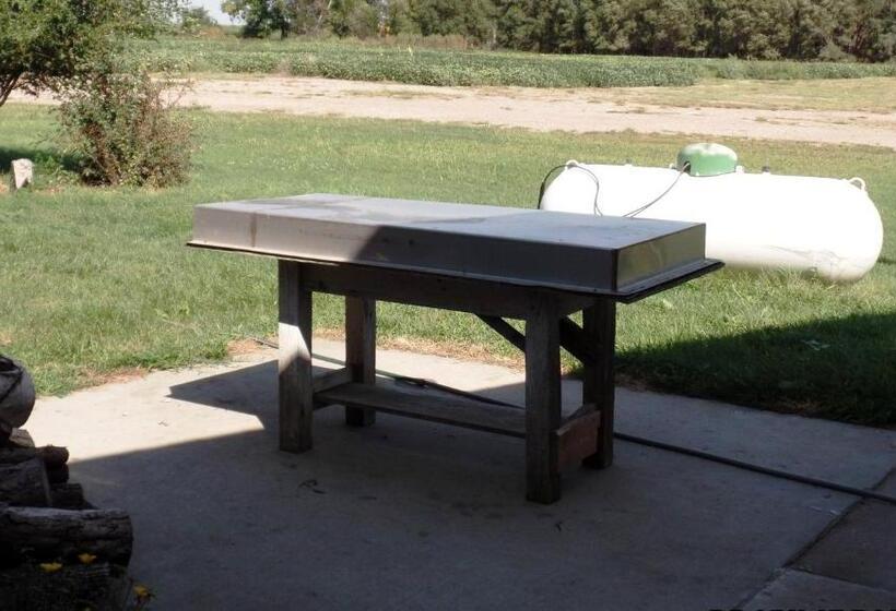 فندق صغير Dakota Country Inn