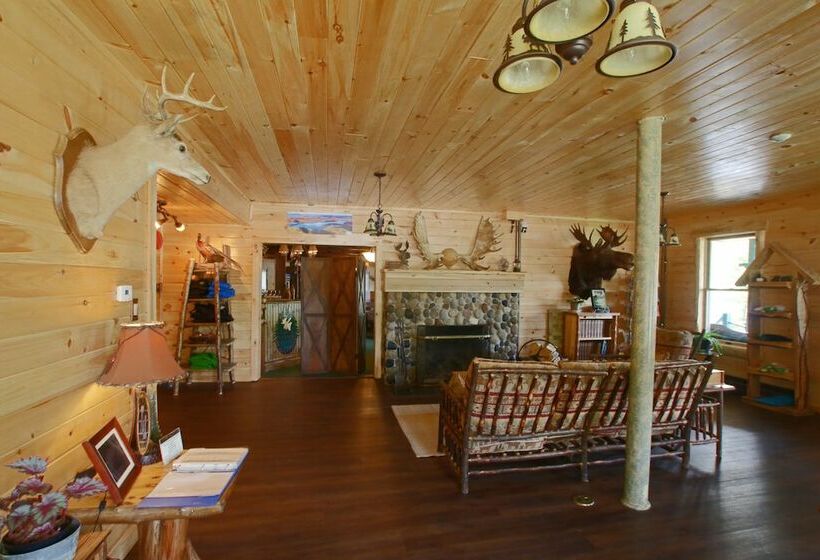 فندق صغير The Big Moose Inn