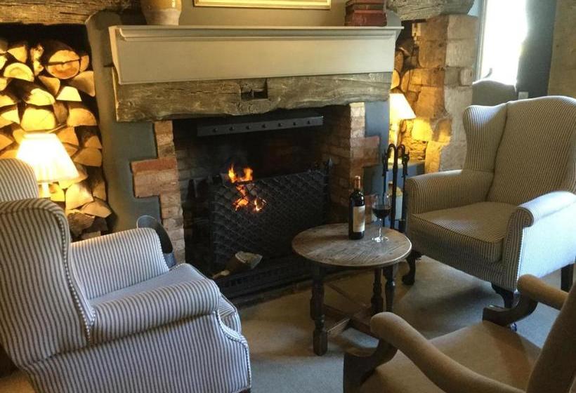 Общежитие The Brownlow Arms Inn