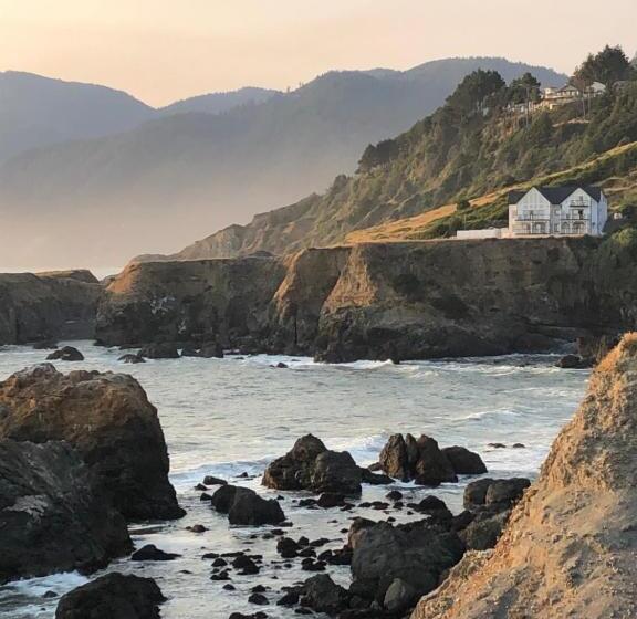 ユースホステル The Castle Inn Of The Lost Coast