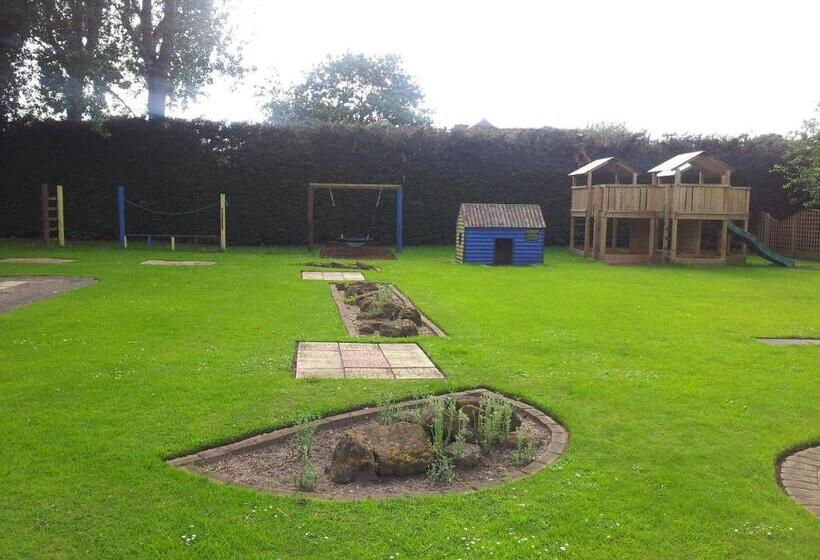 Общежитие The Feathers