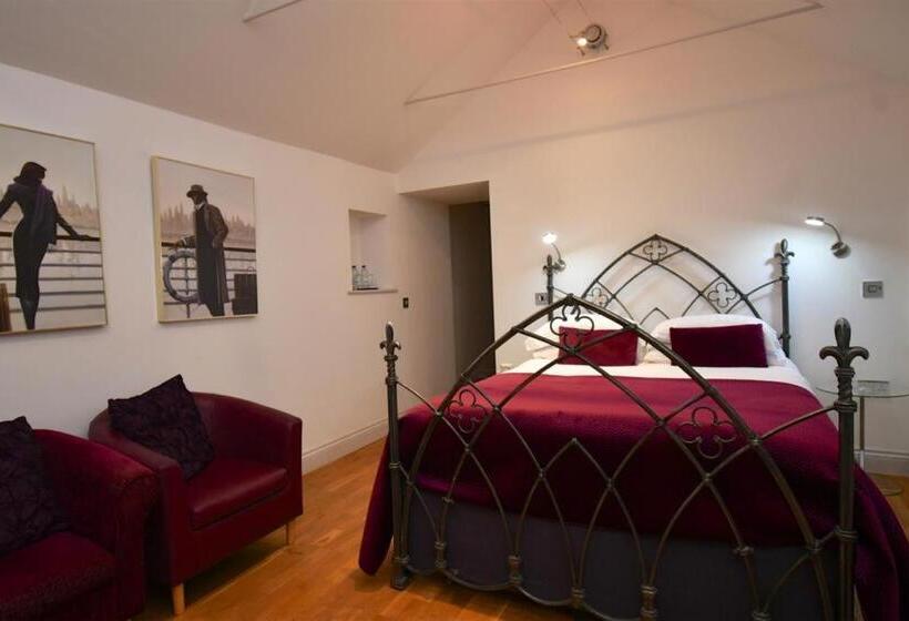 فندق صغير Tudor Lodge Bed & Breakfast